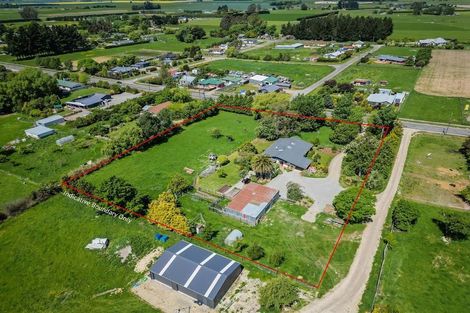 Photo of property in 72 Timaru Road, Waimate, 7924