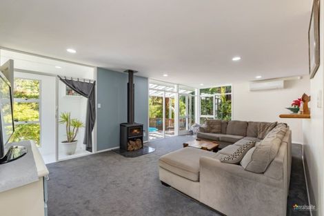 Photo of property in 15 Elmslie Road, Pinehaven, Upper Hutt, 5019