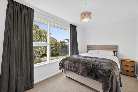 Photo of property in 100 Avondale Road, Avondale, Christchurch, 8061