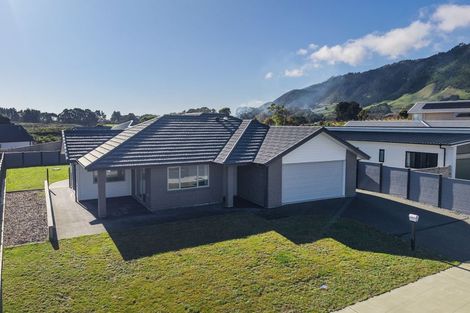 Photo of property in 168 Karuhiruhi Street, Waikanae, 5036