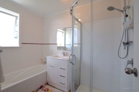 Photo of property in 11 Silver Birch Rise, Henderson, Auckland, 0612