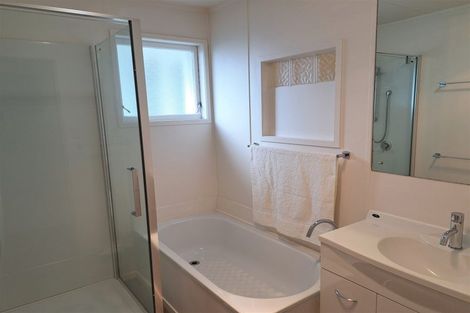 Photo of property in 18 Shanaway Rise, Hillcrest, Auckland, 0627