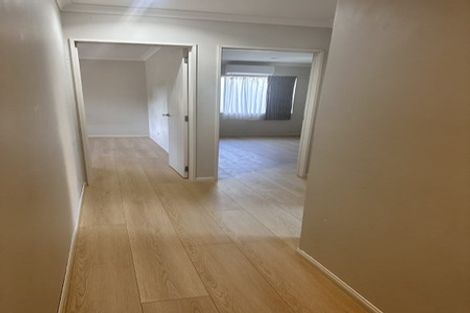 Photo of property in 52 Sapperton Drive, Henderson, Auckland, 0612