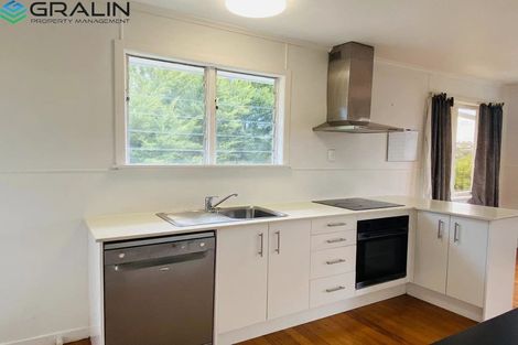 Photo of property in 5 Murray Road, Te Atatu Peninsula, Auckland, 0610