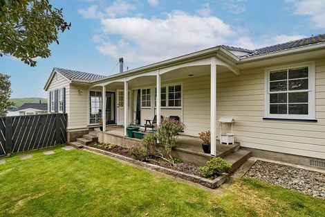 Photo of property in 7 Luff Place, Whitby, Porirua, 5024