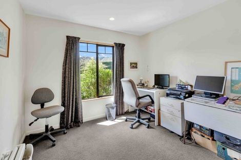 Photo of property in 27 Pohutukawa Drive, Levin, 5571