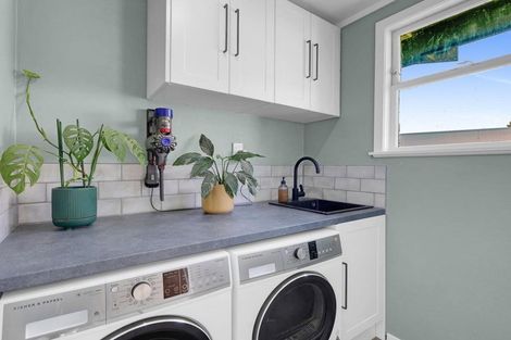 Photo of property in 43 Oakfield Crescent, Pukete, Hamilton, 3200