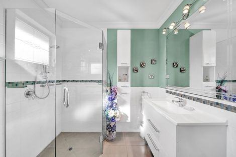 Photo of property in 18 Victoria Street, Hawera, 4610