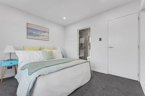 Photo of property in 98a Royal Road, Massey, Auckland, 0614