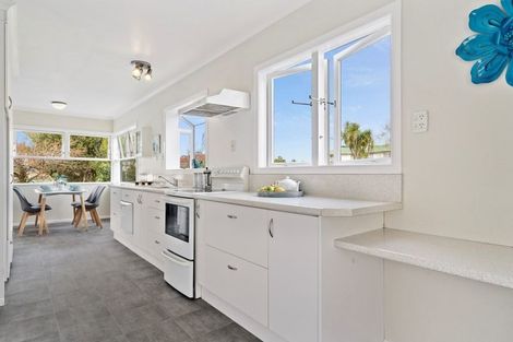 Photo of property in 13 Mickle Street, Te Atatu South, Auckland, 0610