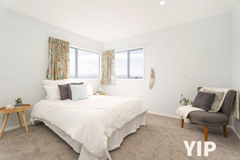 Photo of property in 3 Forbes Lane, Newlands, Wellington, 6037