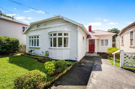Photo of property in 13 Severn Street, Island Bay, Wellington, 6023