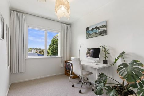Photo of property in 8 Shanaway Rise, Hillcrest, Auckland, 0627