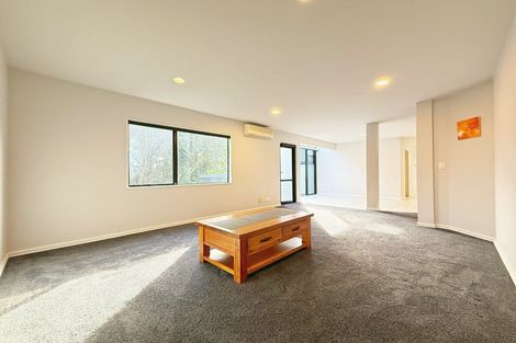 Photo of property in 2/252 East Coast Road, Forrest Hill, Auckland, 0620