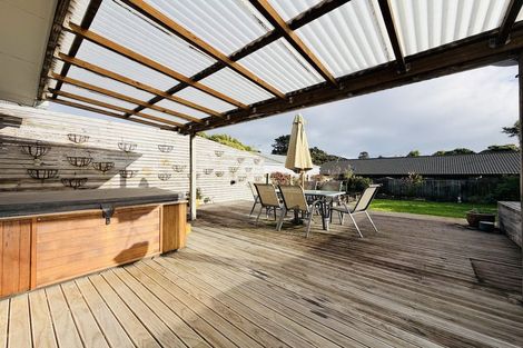 Photo of property in 8 Kaitawa Crescent, Paraparaumu, 5032