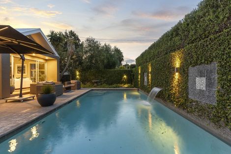 Photo of property in 2/51 Beach Road, Mellons Bay, Auckland, 2014