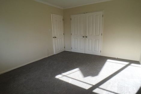 Photo of property in 32 Riverstone Road, Te Atatu Peninsula, Auckland, 0610