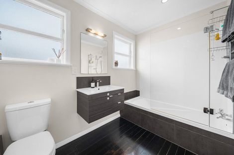 Photo of property in 73 Jellicoe Street, Martinborough, 5711