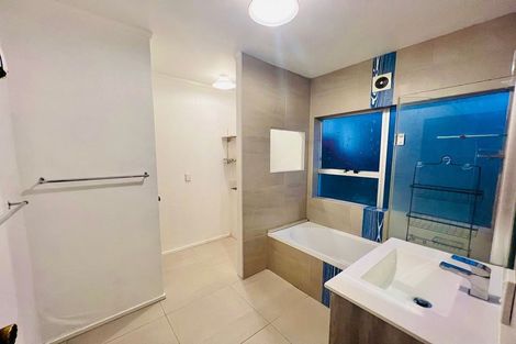 Photo of property in 36 Sunset Road, Unsworth Heights, Auckland, 0632