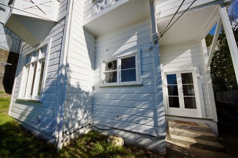 Photo of property in 49 Garden Road, Northland, Wellington, 6012