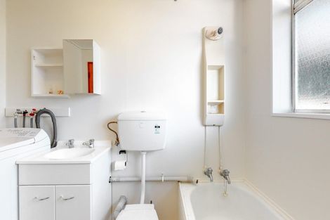 Photo of property in Beresford Apartments, 16/118u Russell Terrace, Berhampore, Wellington, 6023