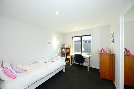 Photo of property in 24 Davaar Crescent, Broomfield, Christchurch, 8042