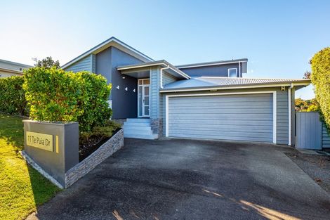 Photo of property in 11 Te Puia Drive, Aotea, Porirua, 5024