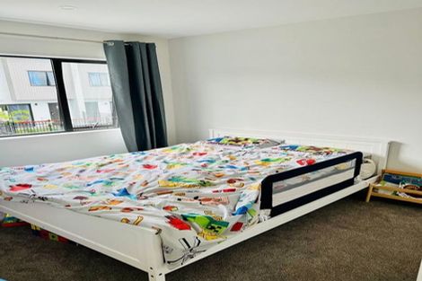 Photo of property in 17b Craigbank Avenue, New Lynn, Auckland, 0600