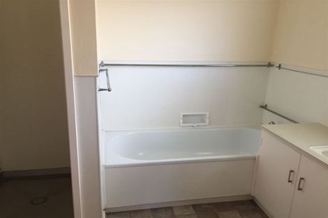 Photo of property in 2/4 Linklater Avenue, Bellevue, Tauranga, 3110