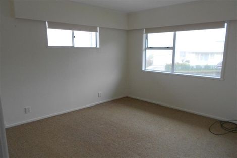 Photo of property in 12 Griffiths Grove, Newlands, Wellington, 6037