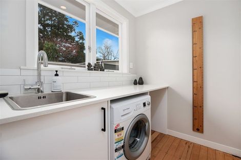 Photo of property in 7 Beazley Place, Glendene, Auckland, 0602