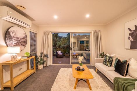 Photo of property in 92 Sunstone Crescent, Timberlea, Upper Hutt, 5018