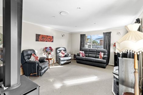 Photo of property in 1 Mcilwaine Place, Marton, 4710