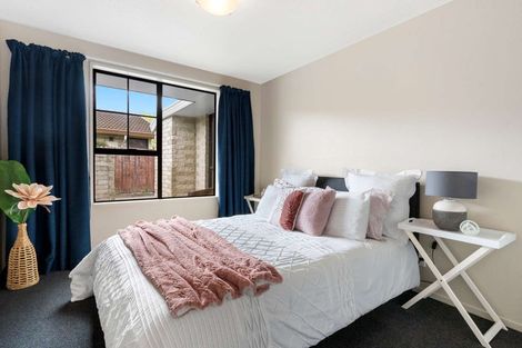 Photo of property in 37 Karnak Crescent, Russley, Christchurch, 8042