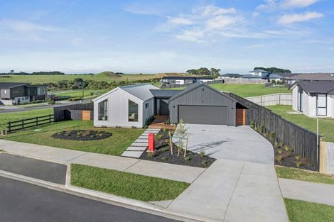 Photo of property in 42 Opouatu Avenue, Glenbrook, 2681