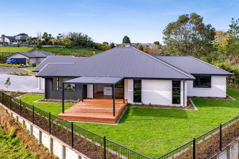 Photo of property in 8 Ponga Place, Highlands Park, New Plymouth, 4312