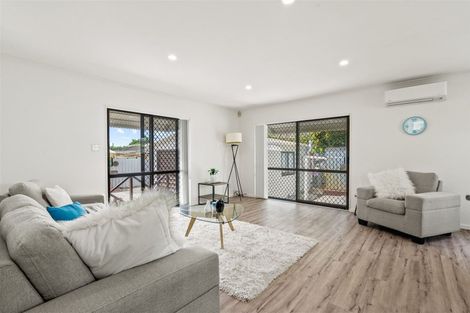 Photo of property in 2/24 Edinburgh Avenue, Rosehill, Papakura, 2113