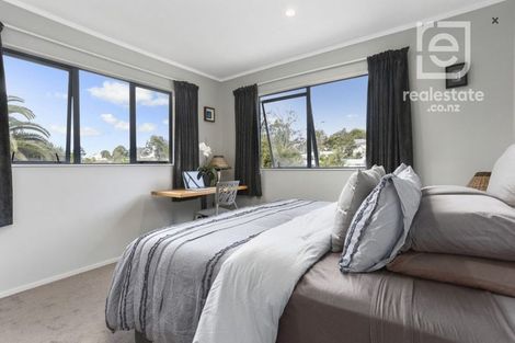 Photo of property in 17 Longview Rise, Massey, Auckland, 0614