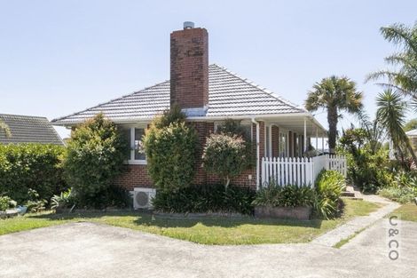 Photo of property in 94 Colwill Road, Massey, Auckland, 0614