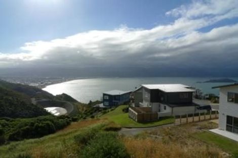 Photo of property in 25 Tamworth Crescent, Newlands, Wellington, 6037