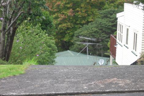 Photo of property in 2/52 West Lynn Road, Titirangi, Auckland, 0604