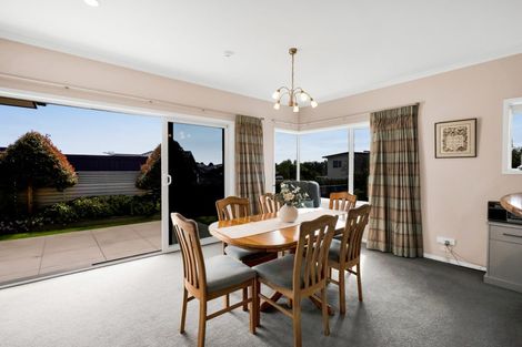 Photo of property in 5 Vardon Way, Waiwhakaiho, New Plymouth, 4312