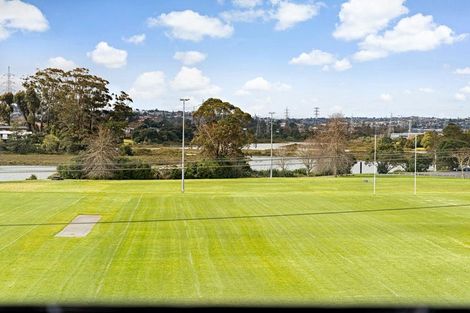 Photo of property in 122 Archibald Road, Kelston, Auckland, 0602