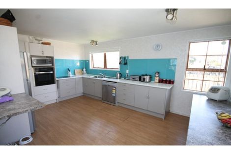 Photo of property in 14 Heathdale Crescent, Papakura, 2110