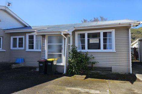 Photo of property in 18 Saint Ronans Avenue, Waterloo, Lower Hutt, 5011