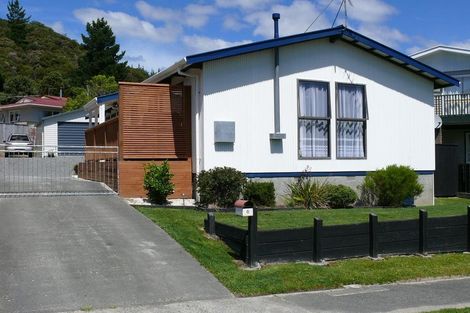Photo of property in 6 Manurewa Grove, Wainuiomata, Lower Hutt, 5014
