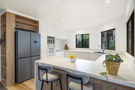 Photo of property in 11 Nottingham Place, Northcross, Auckland, 0630