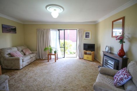 Photo of property in 2/52 Avenue Road, West End, Timaru, 7910
