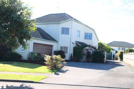 Photo of property in 2/47 Matterhorn Crescent, Northpark, Auckland, 2013