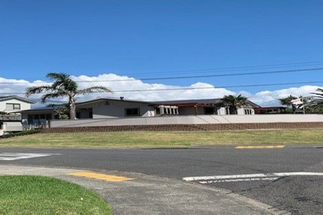Photo of property in 117 Seaview Road, Paraparaumu Beach, Paraparaumu, 5032
